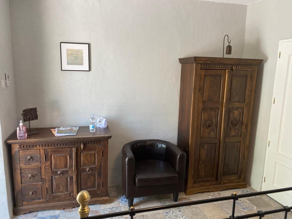 B&B Los Lujos Oria Buitenkant foto